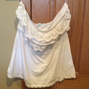 Woman’s strapless shirt